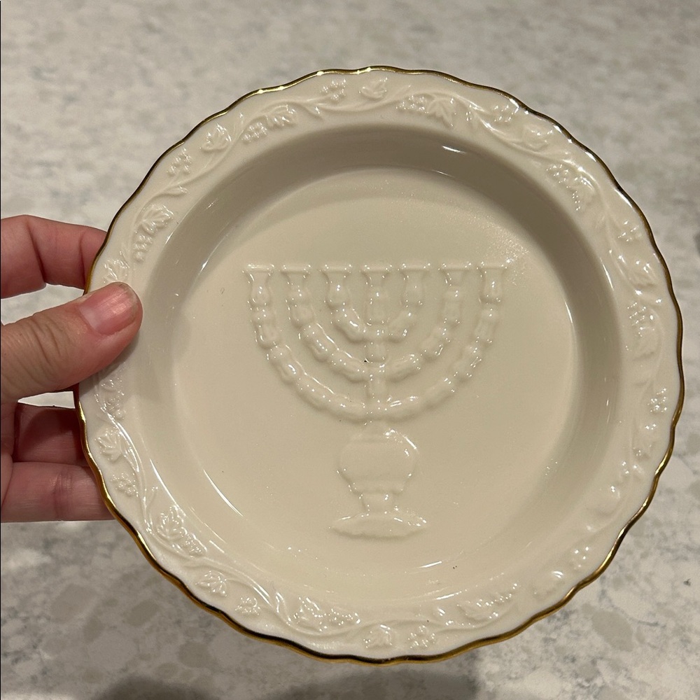 LENOX Menorah Decorative Plate with Gold Edge - Picture 1 of 3